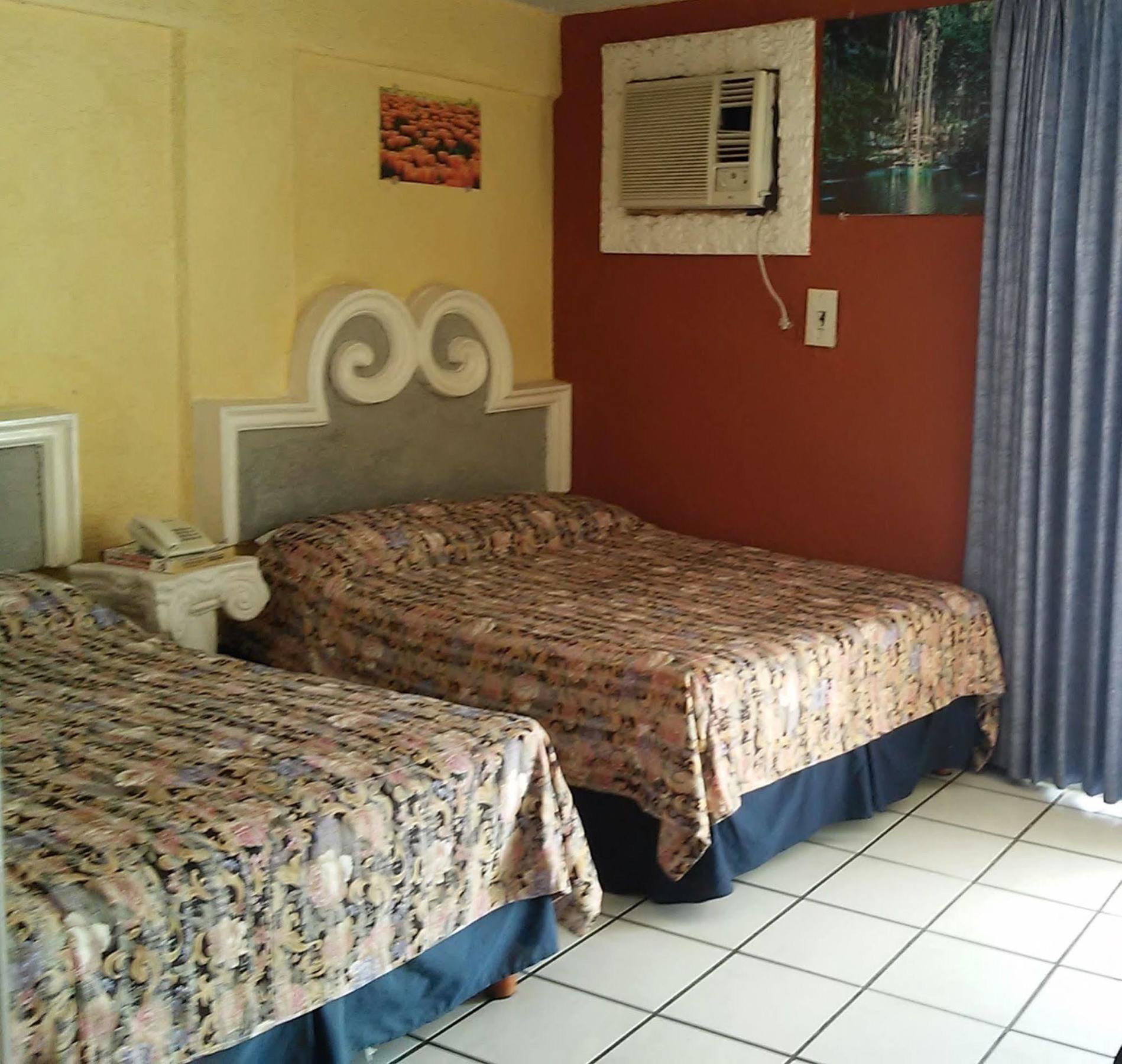 Hotel Suites Elia Noemi Mérida Extérieur photo